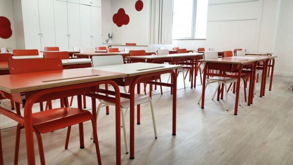 Chaises + Tables Rétro