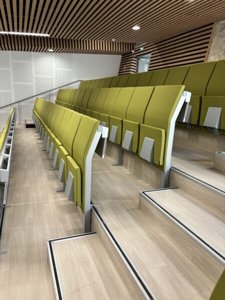 Université de Nîmes - Photo de l'amphithéâtre rénové