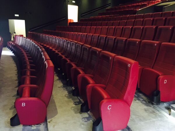 Fauteuil Cinema Vienna Cuir Rouge Numérotation Ambiance