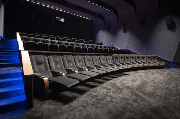 Salle De Cinéma Equipée De Sièges Arcadia Relax