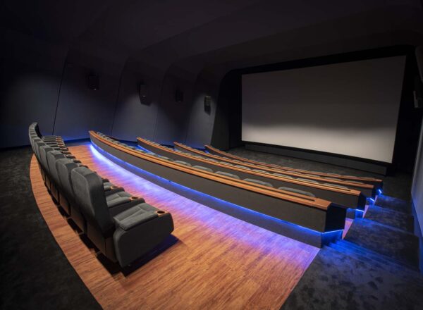 Salle De Cinéma Equipée De Sièges Arcadia Relax Rétroéclairage