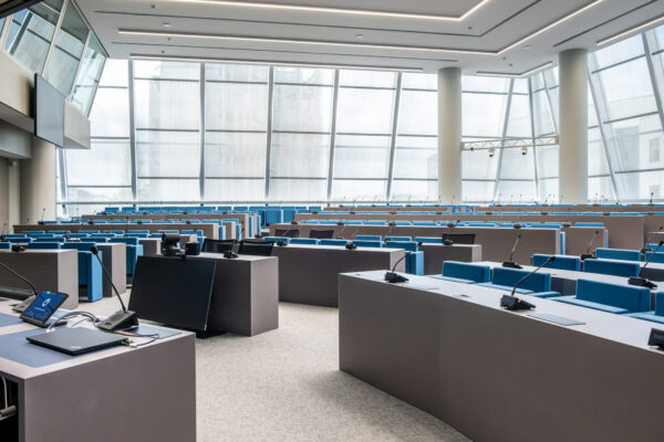 Prise de vue salle du Conseil de l'Europe Sièges Avec Assise Rabattable et Tablette Escamotable