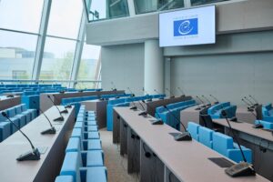 Prise de vue salle du Conseil de l'Europe Sièges Avec Assise Rabattable et Tablette Escamotable Vue Latérale