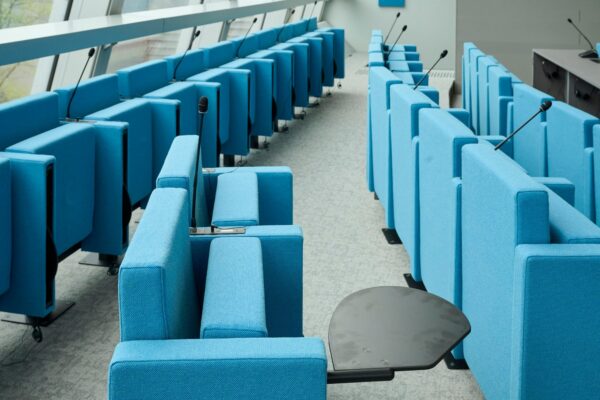 Prise de vue salle du Conseil de l'Europe Sièges Avec Tablette Déployée