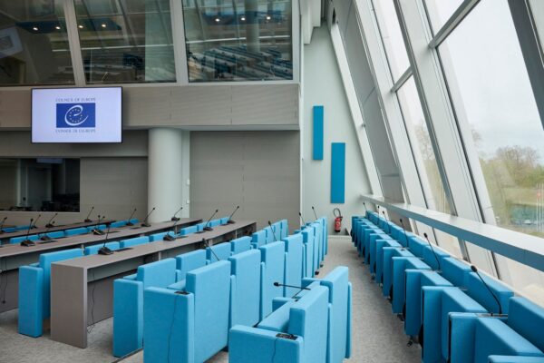 Prise de vue salle du Conseil de l'Europe Sièges Avec Tablette Déployée