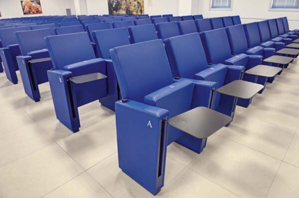Fauteuil auditorium et théâtre Crociera - ambiance - Tablette repliée